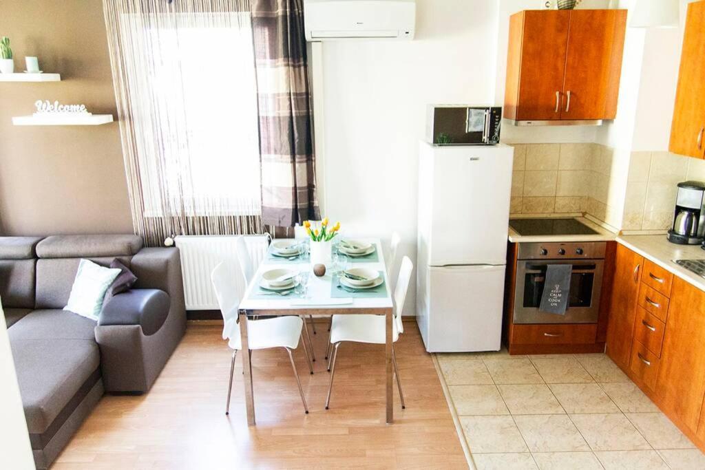 Vip Mini Resort,Private Parking & Balcony Budapest Bagian luar foto