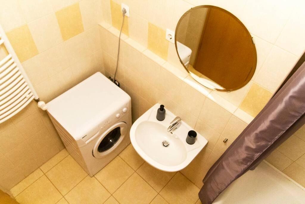 Vip Mini Resort,Private Parking & Balcony Budapest Bagian luar foto
