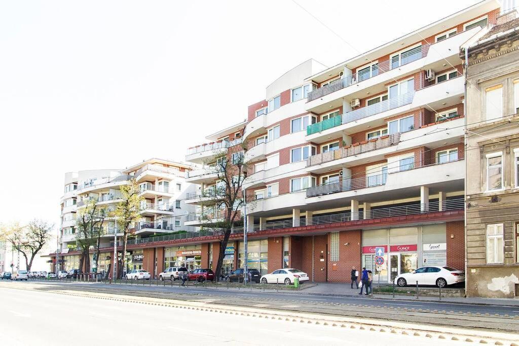 Vip Mini Resort,Private Parking & Balcony Budapest Bagian luar foto