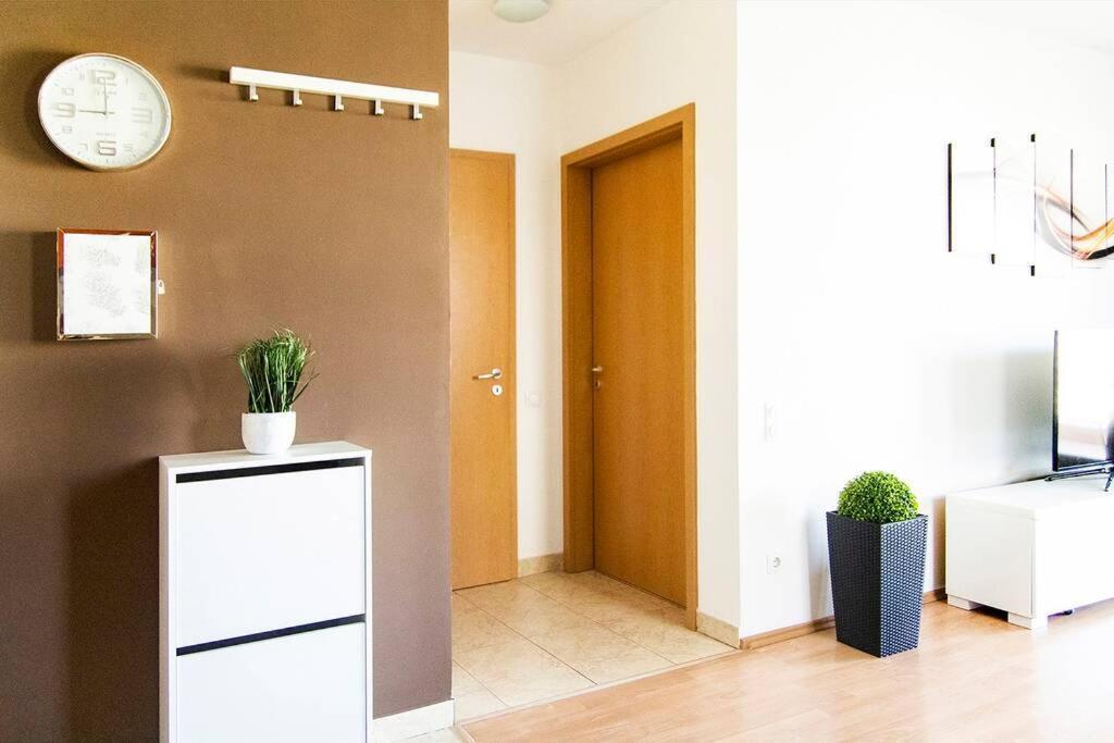 Vip Mini Resort,Private Parking & Balcony Budapest Bagian luar foto