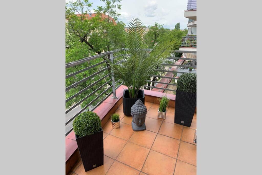 Vip Mini Resort,Private Parking & Balcony Budapest Bagian luar foto
