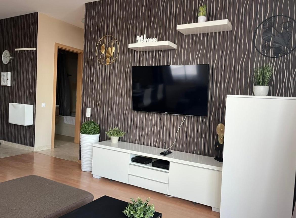 Vip Mini Resort,Private Parking & Balcony Budapest Bagian luar foto