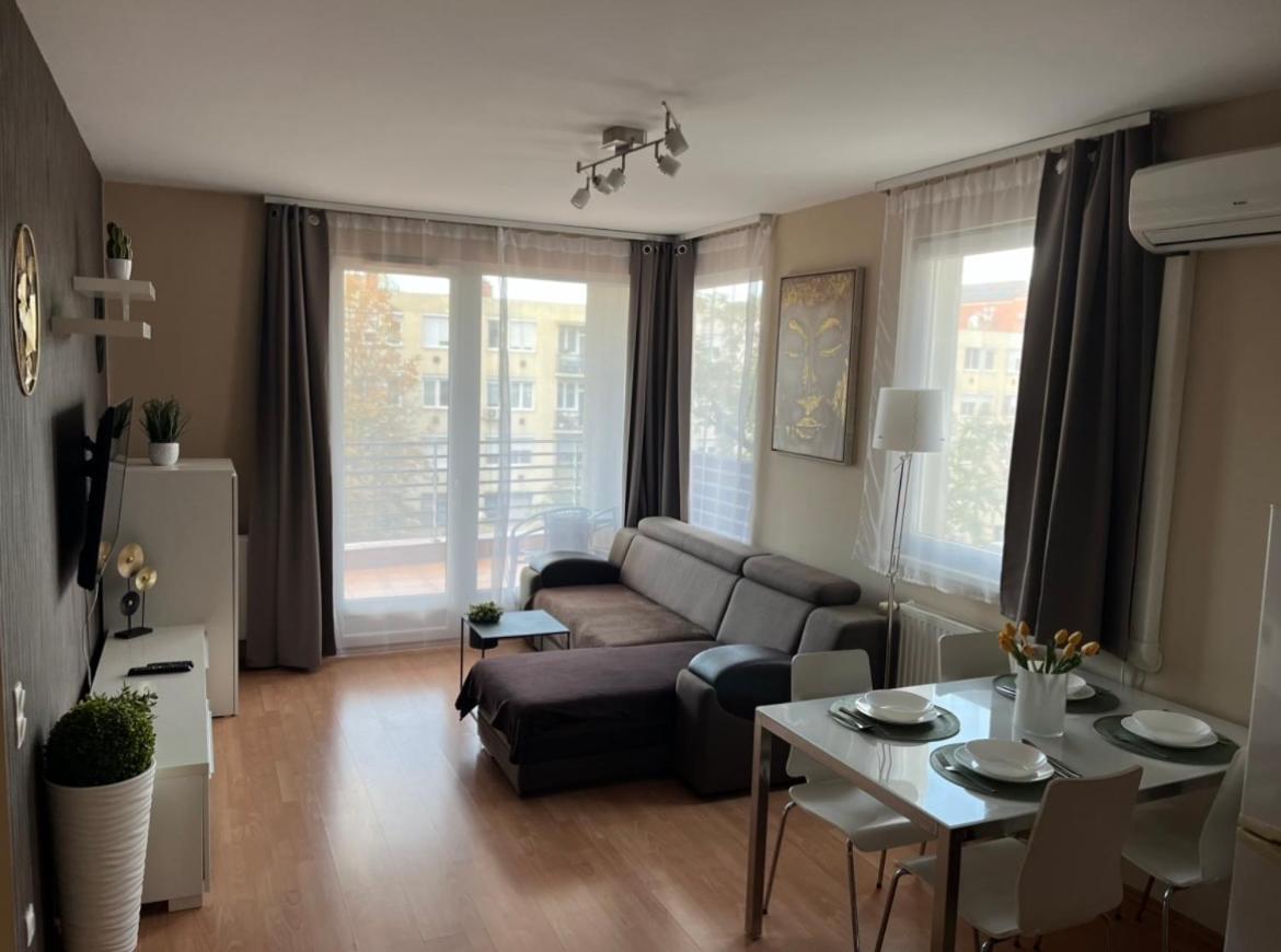 Vip Mini Resort,Private Parking & Balcony Budapest Bagian luar foto